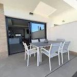 R-40-b Luxury Pool 펜션 로스 몬테시노스