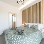 R-40-b Luxury Pool 펜션 로스 몬테시노스