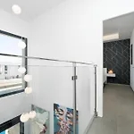 R-40-b Luxury Pool 펜션
