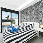 R-40-b Luxury Pool *