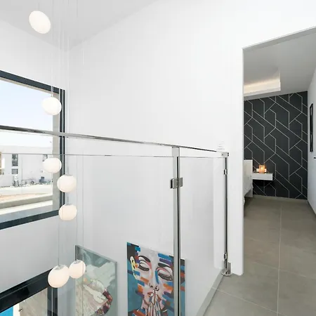 R-40-b Luxury With Pool *